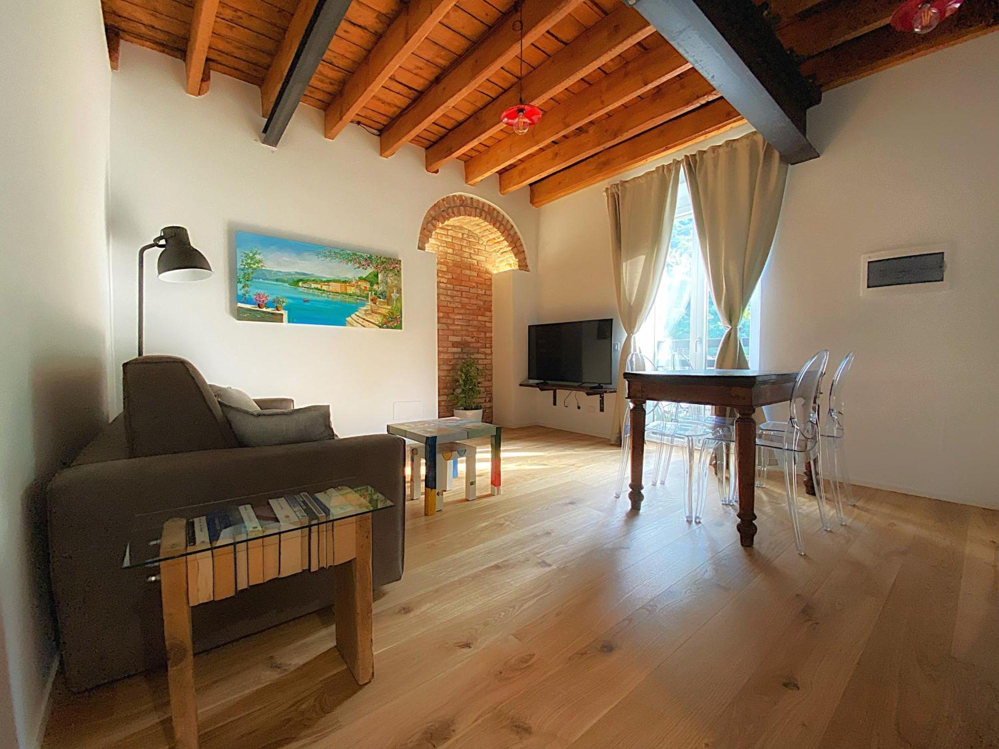 Historic Charm With Whirlpool - Motta Appartement